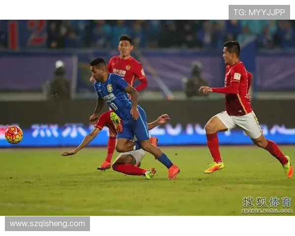 迪亚斯触碰帕乔引发争议点球